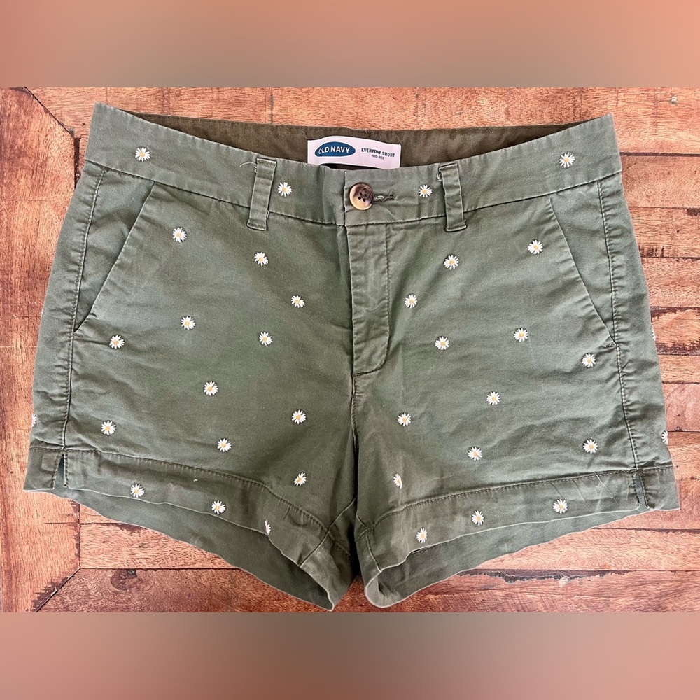 Old Navy Mid-Rise Every Day Shorts Green Khaki White Daisy Embroidered 6 EUC